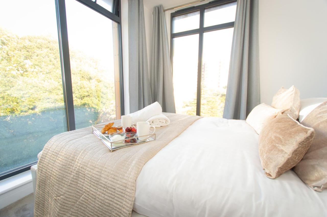 * Panoramic Penthouse With Sea & City Views 본머스 외부 사진