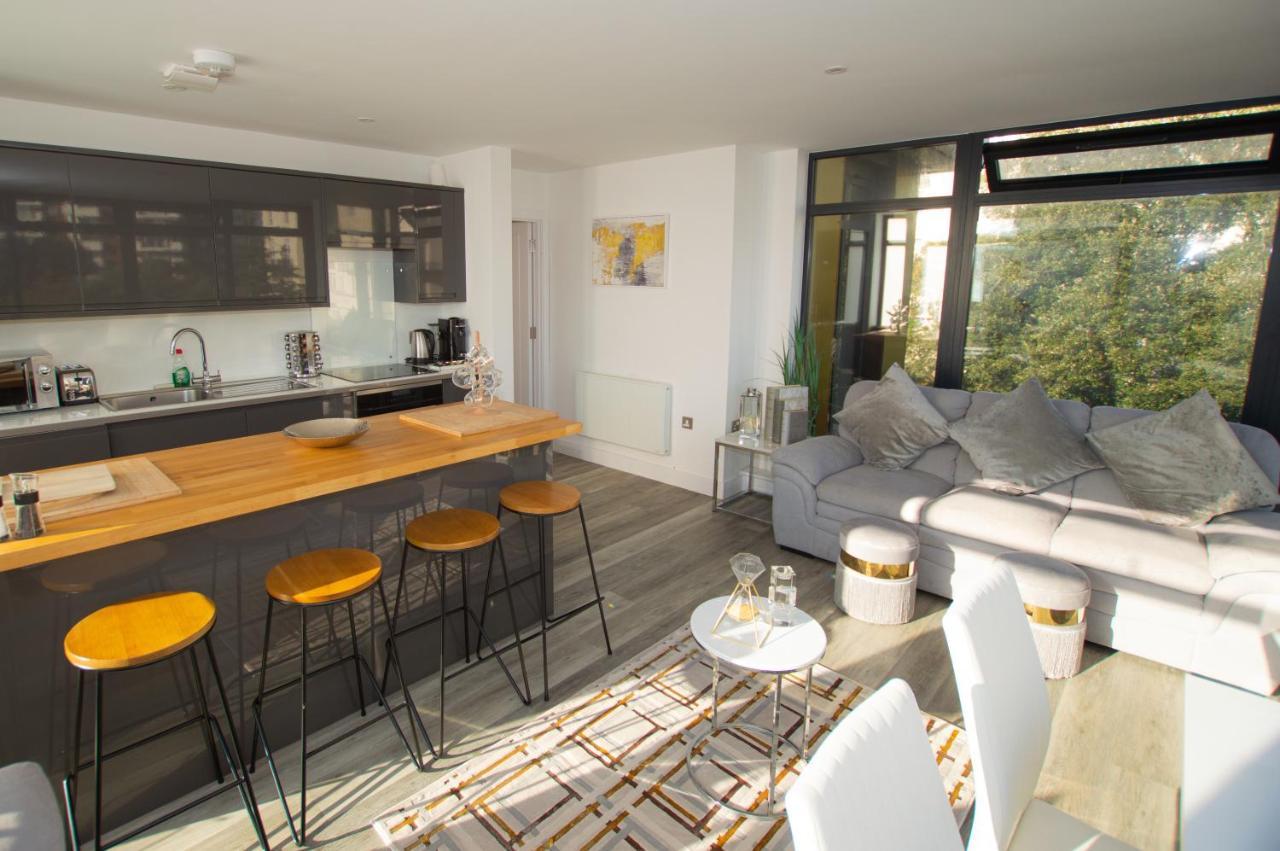 * Panoramic Penthouse With Sea & City Views 본머스 외부 사진